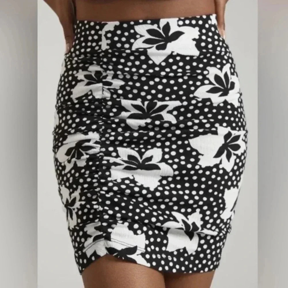 NEW Anthropologie Porridge Black White Floral Ruched Mini Skirt L